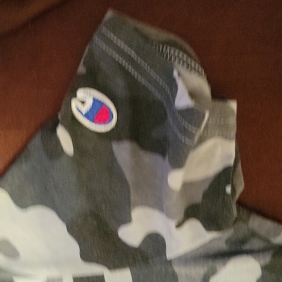 Boys champion t shirt - Picture 2 of 5